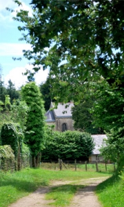 Chemin menant à la Maison Notre Dame de Fatima, Maison d'Exercices spirituels