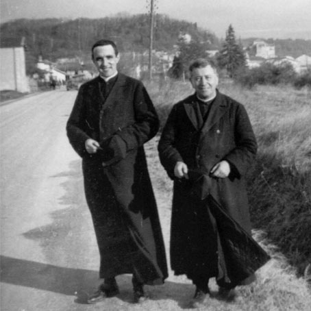 Père vallet sur la route qui mène de Nazareth à Chabeuil