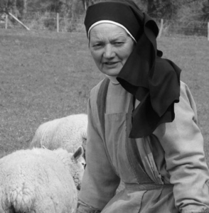 Les Soeurs CPCR entretiennent la propriété qui accueille les retraites spirituelles ignatiennes.