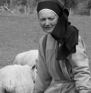 Les Soeurs CPCR entretiennent la propriété qui accueille les retraites spirituelles ignatiennes.